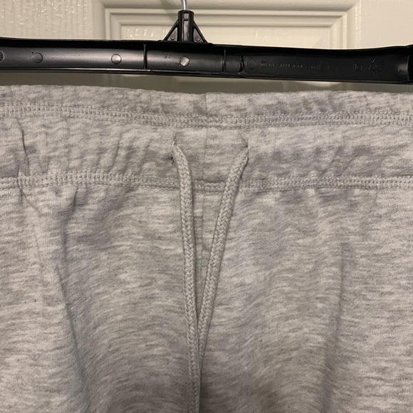 Halston Studio Shorts - Picture 2 of 7